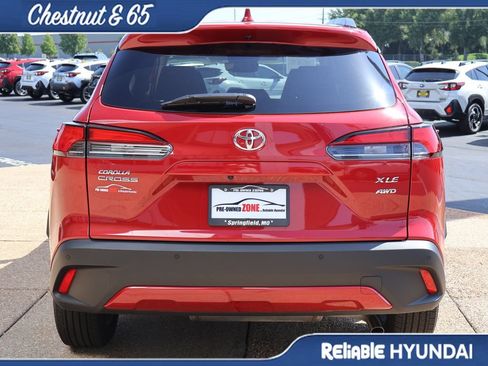 Used 2024 Toyota Corolla Cross XLE w/ Convenience Package AWD/4WD image 5