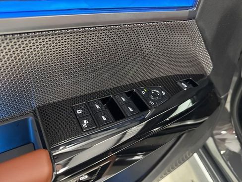 Used 2024 BMW i7 xDrive60 w/ Premium Package image 16