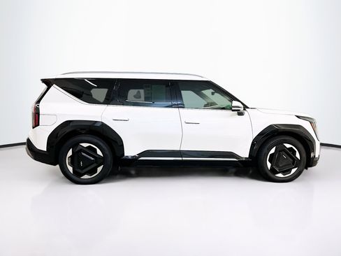 Used 2024 Kia EV9 Land image 10