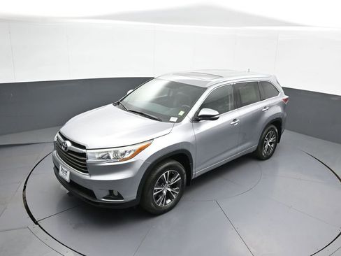 Certified 2016 Toyota Highlander XLE AWD/4WD image 36