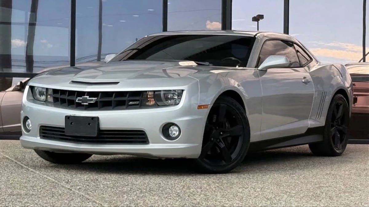 Used 2011 Chevrolet Camaro SS RWD image 2