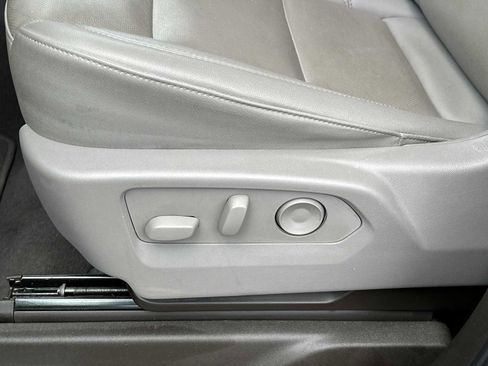 Used 2025 GMC Sierra 1500 SLT image 12