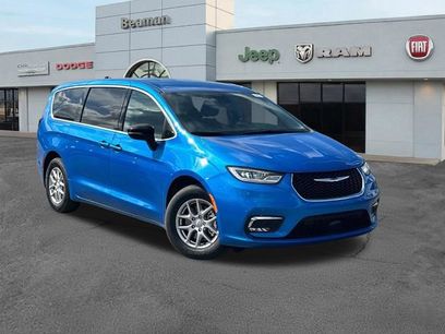 New 2026 Chrysler Pacifica Select