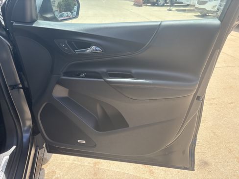 Used 2022 Chevrolet Equinox Premier AWD/4WD image 17