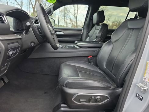 Used 2024 Jeep Wagoneer Series II w/ Flexible Seating Group RWD image 10