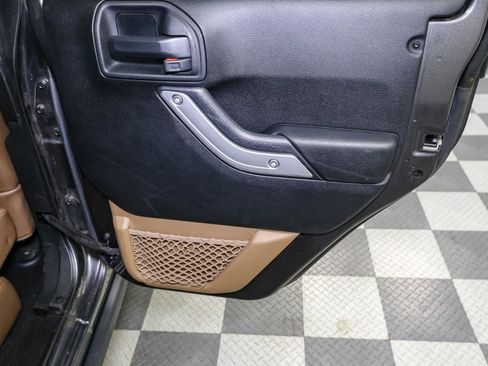 Used 2018 Jeep Wrangler Unlimited Rubicon w/ Dual Top Group image 23