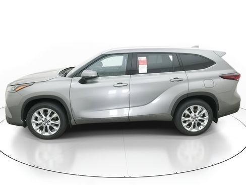 New 2026 Toyota Highlander Limited image 3