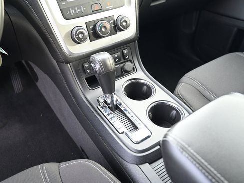 Used 2015 GMC Acadia SLE image 32