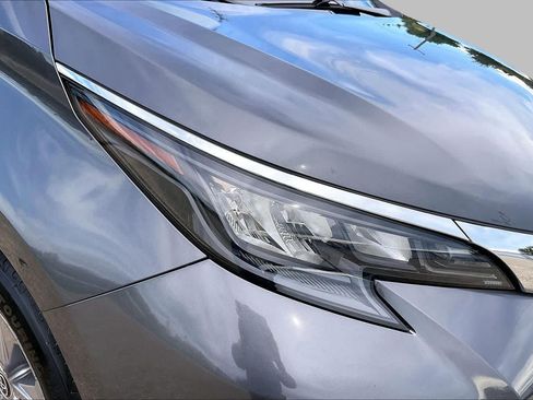 Used 2025 Toyota Sienna XLE FWD image 26