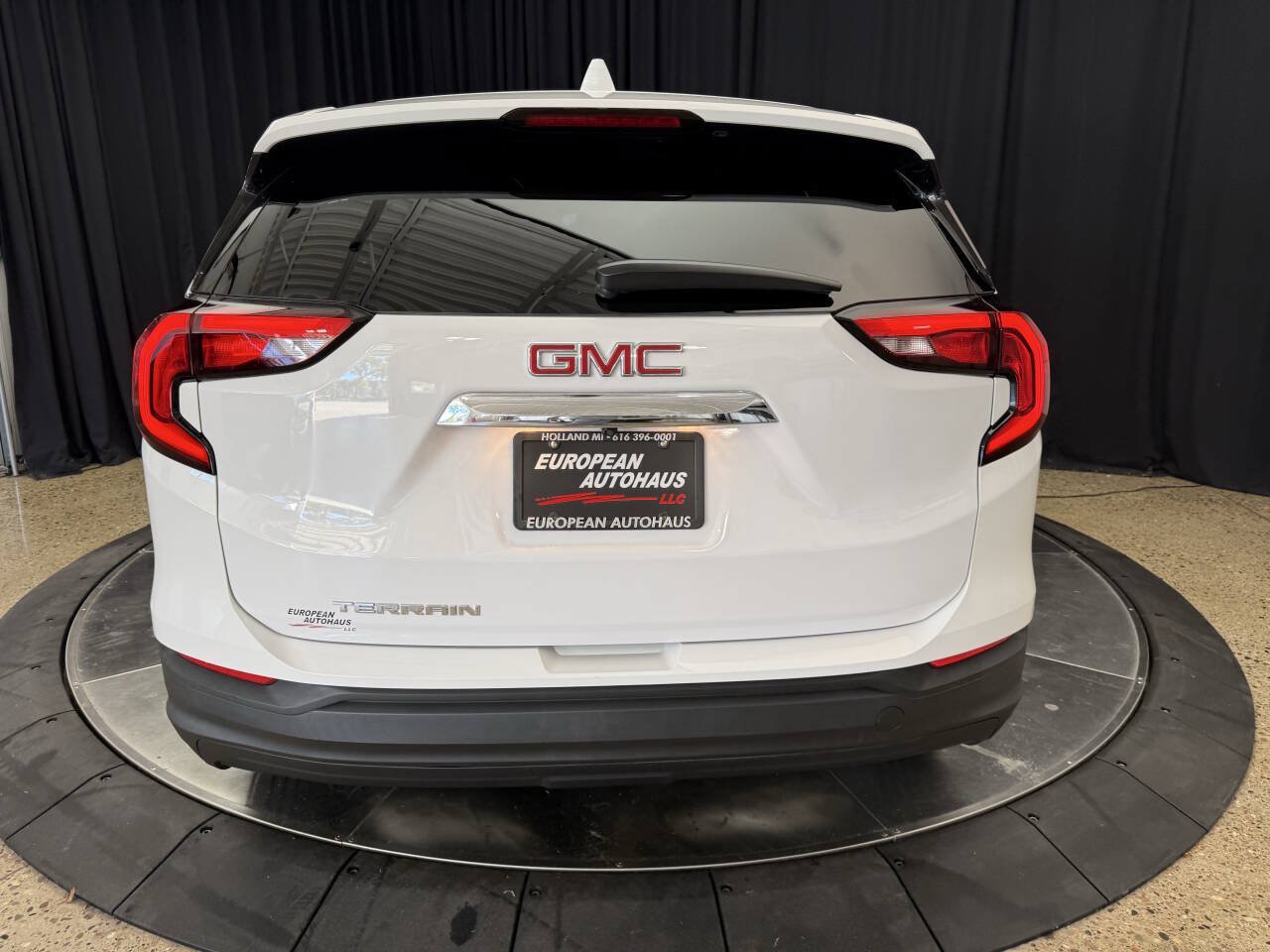 Used 2018 GMC Terrain SLE FWD image 9