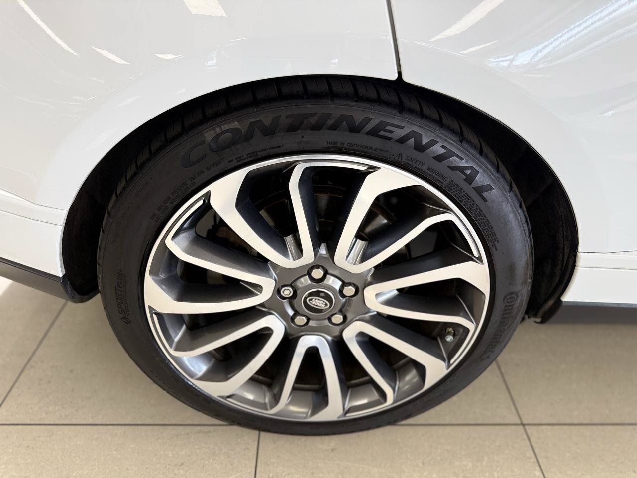 Used 2020 Land Rover Range Rover Long Wheelbase HSE AWD/4WD image 36