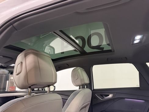 Used 2024 Audi Q4 e-tron Prestige image 18