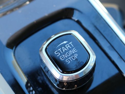 Used 2023 Volvo XC60 B5 Core w/ Protection Package Premier image 12