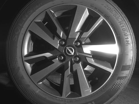 Used 2025 Nissan Versa SV image 14