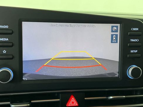 Used 2022 Hyundai Elantra Blue image 22