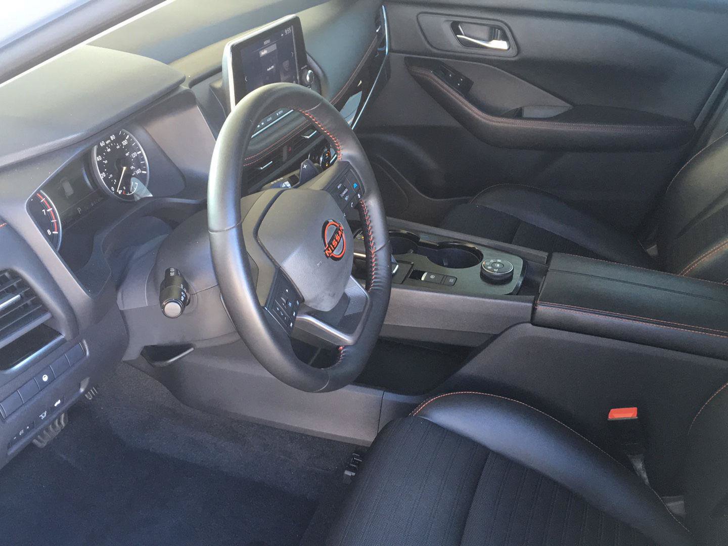 Used 2025 Nissan Rogue SV AWD/4WD image 28