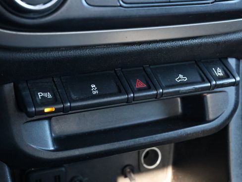 Used 2021 Chevrolet Colorado LT w/ Fleet Safety Package image 21