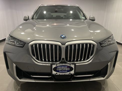 Used 2025 BMW X5 xDrive50e w/ Premium Package image 2