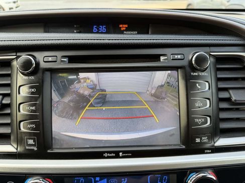 Used 2015 Toyota Highlander Limited AWD/4WD image 20