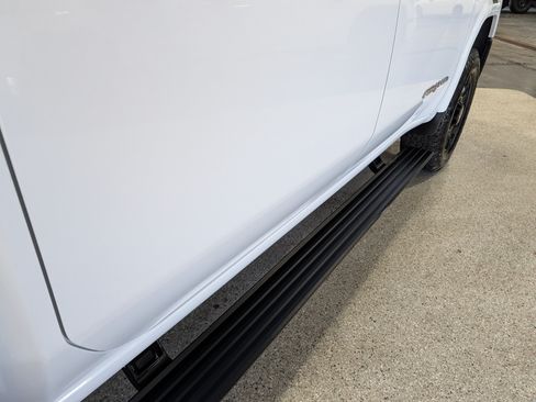 Used 2025 GMC Sierra 2500 AT4 w/ AT4 Premium Plus Package AWD/4WD image 11