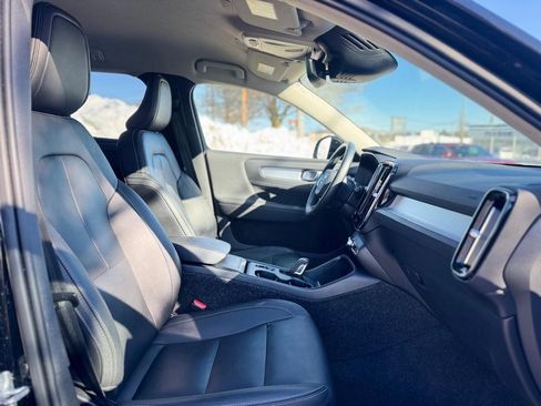 Used 2021 Volvo XC40 T5 Momentum w/ Climate Package image 20