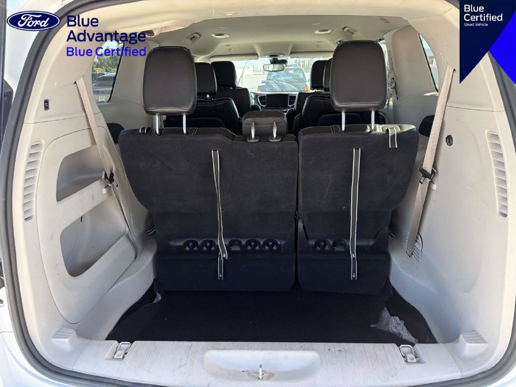 Used 2023 Chrysler Pacifica Touring-L FWD image 22