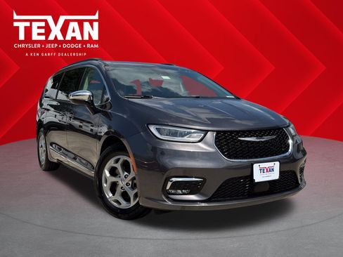 Used 2023 Chrysler Pacifica Limited FWD image 1