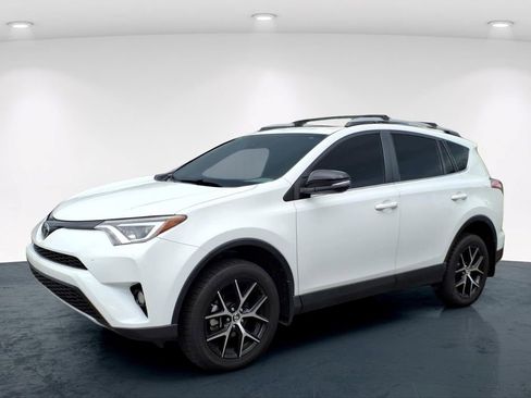 Used 2017 Toyota RAV4 SE AWD/4WD image 2