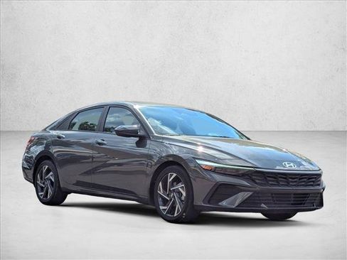 Used 2025 Hyundai Elantra Sport FWD image 3
