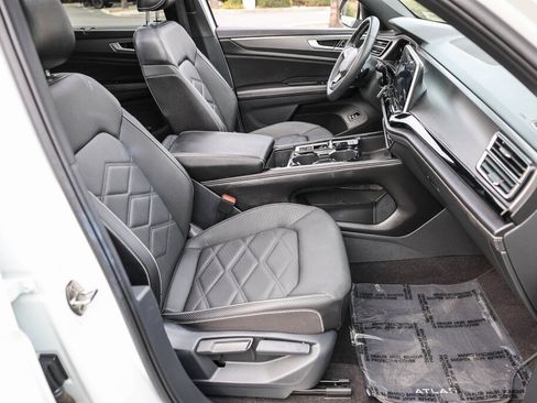 Used 2024 Volkswagen Atlas Cross Sport SE FWD image 8