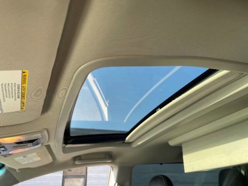 Used 2015 Toyota Sienna SE Premium FWD image 18