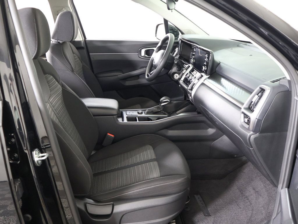 Used 2023 Kia Sorento LX FWD image 31