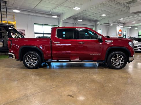 Used 2022 GMC Sierra 1500 SLT AWD/4WD image 9