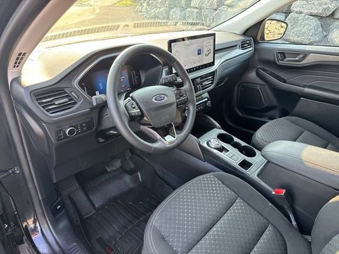 Used 2023 Ford Escape Active w/ Tech Pack #1 AWD/4WD image 9