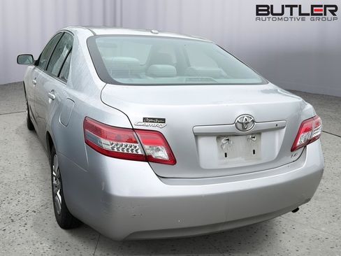 Used 2010 Toyota Camry LE FWD image 10