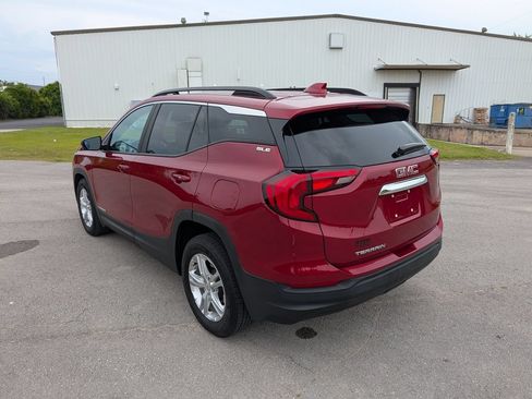 Used 2021 GMC Terrain SLE w/ Driver Convenience Package FWD image 4