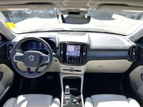 Used 2023 Volvo XC40 B5 Plus w/ Driver Assist Package AWD/4WD image 4