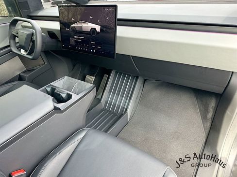 Used 2024 Tesla Cybertruck AWD Crew Cab image 37