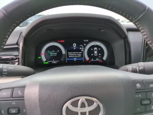 Used 2025 Toyota Camry XLE image 20
