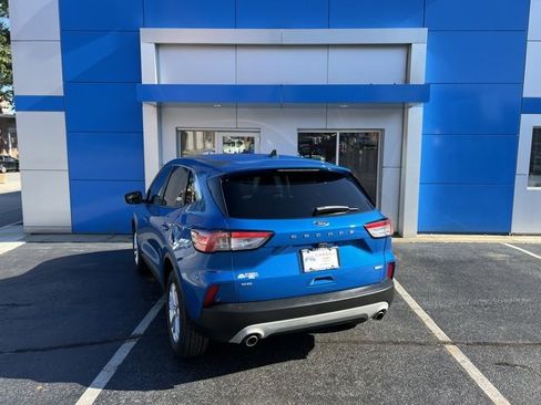 Used 2020 Ford Escape SE image 6