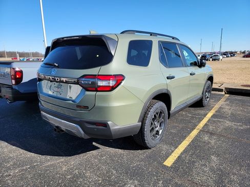New 2026 Honda Pilot TrailSport image 2