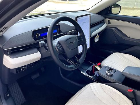 Used 2024 Ford Mustang Mach-E Premium image 17