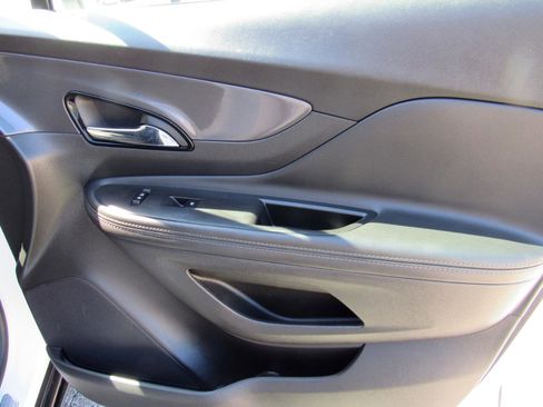 Used 2020 Buick Encore Preferred AWD/4WD image 32