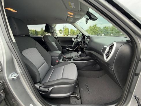Used 2023 Kia Soul LX w/ LX Technology Package FWD image 15