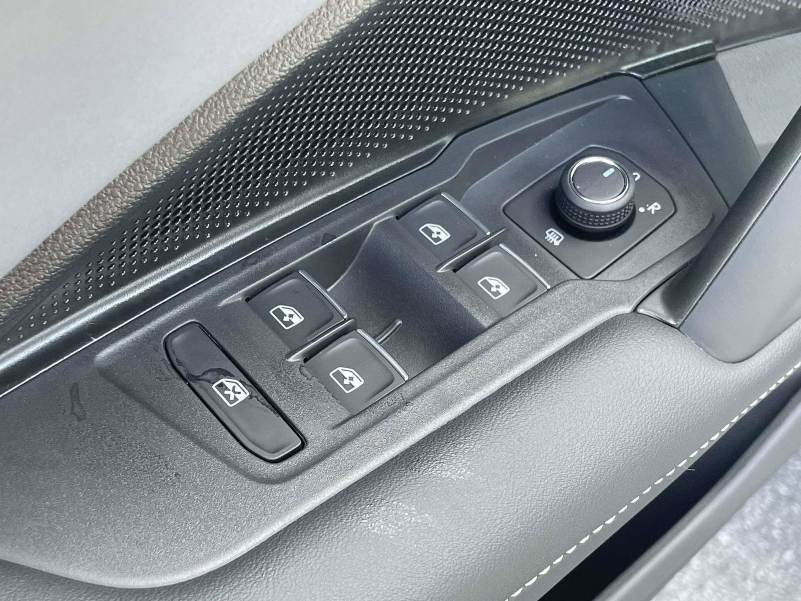 New 2026 Volkswagen Tiguan SE R-Line AWD/4WD image 17