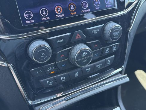 Used 2019 Jeep Grand Cherokee Overland AWD/4WD image 33