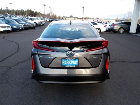 Used 2020 Toyota Prius Prime XLE image 4