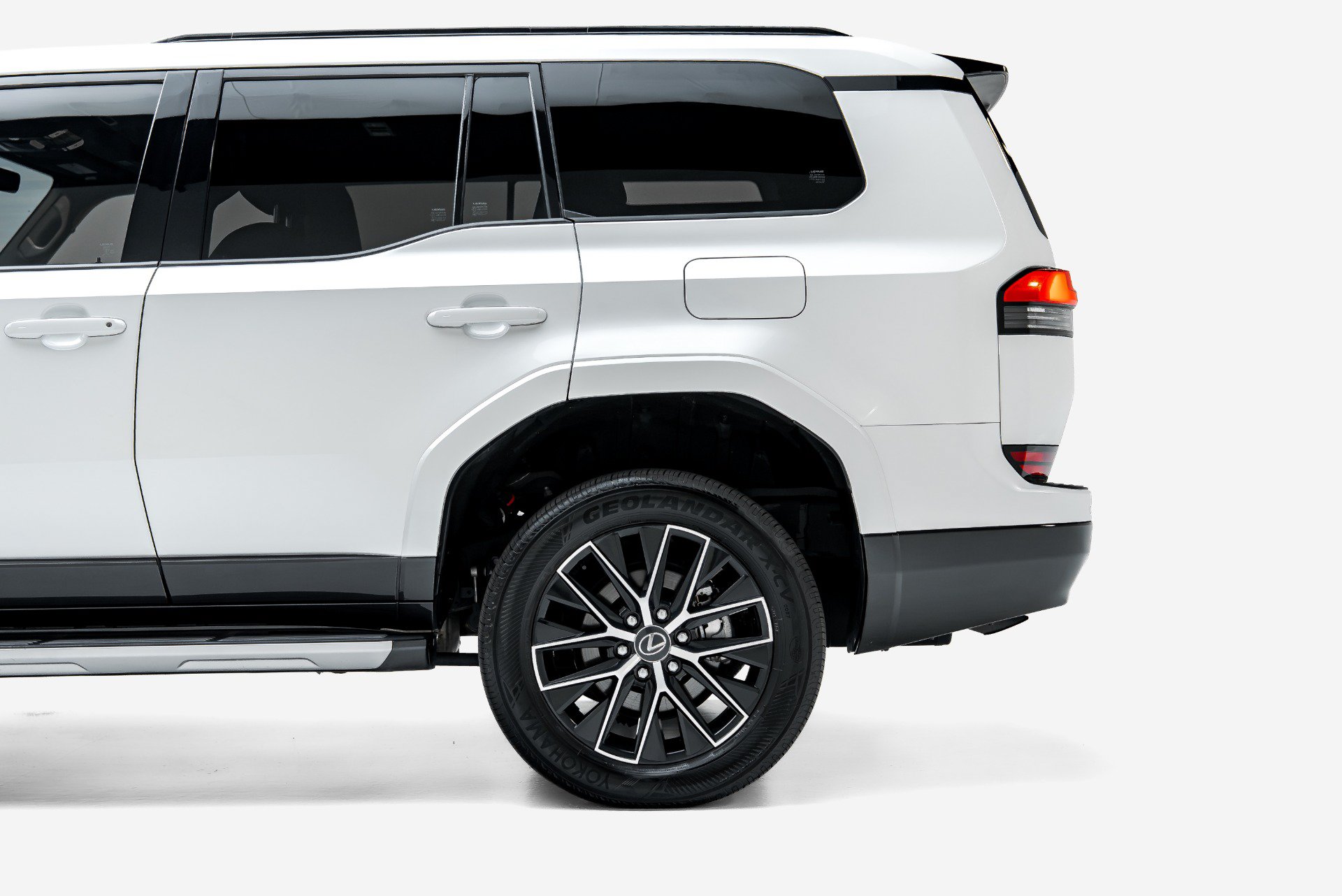Used 2024 Lexus GX 550 w/ Accessory Package (2T) AWD/4WD image 16