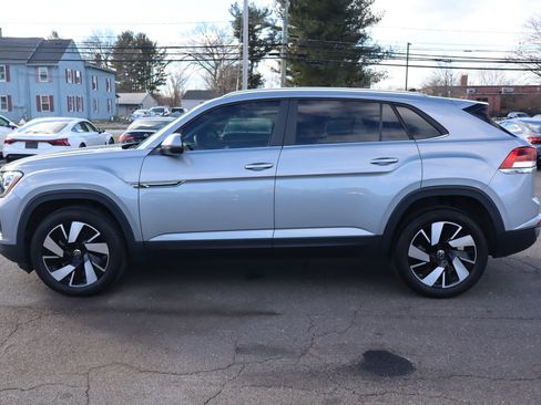 Used 2024 Volkswagen Atlas Cross Sport SE w/ Panoramic Sunroof Package image 8