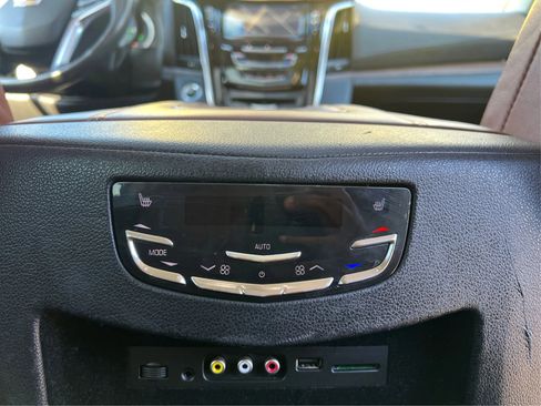 Used 2016 Cadillac Escalade ESV Premium image 38